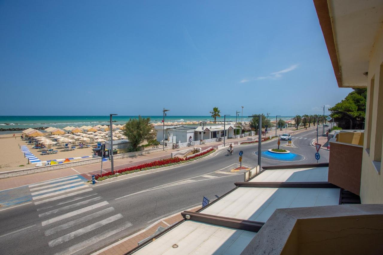 Palm Beach House - Vista Mare Монтесильвано Экстерьер фото