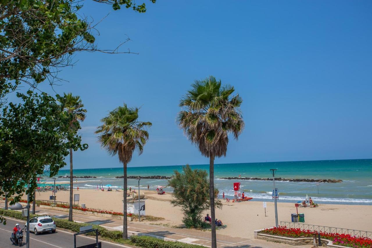 Palm Beach House - Vista Mare Монтесильвано Экстерьер фото